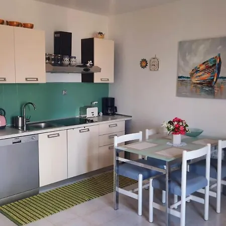 Oasis Lägenhet Sutivan