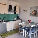Oasis Daire Sutivan